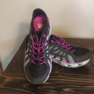 water/hiking zeroxposur sneakers gently used
